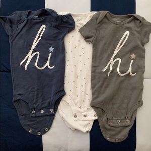 Cute “hi” onesies